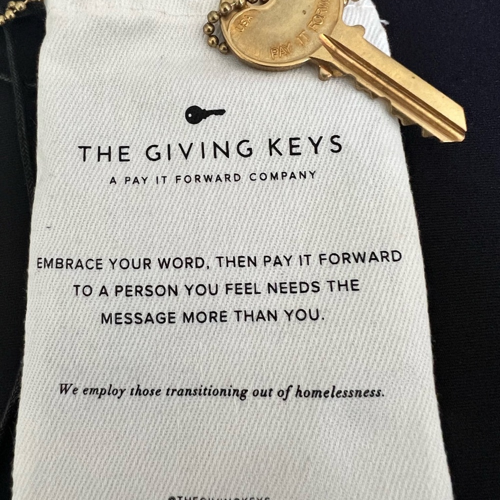 Necklace “The Giving Key” - Be Kind - Picture 2 of 3